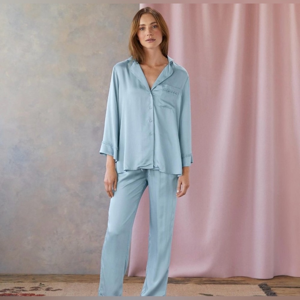 Sundance Kitteridge Women's Pajama Set  Lounge Wear‎ in Blue Fog